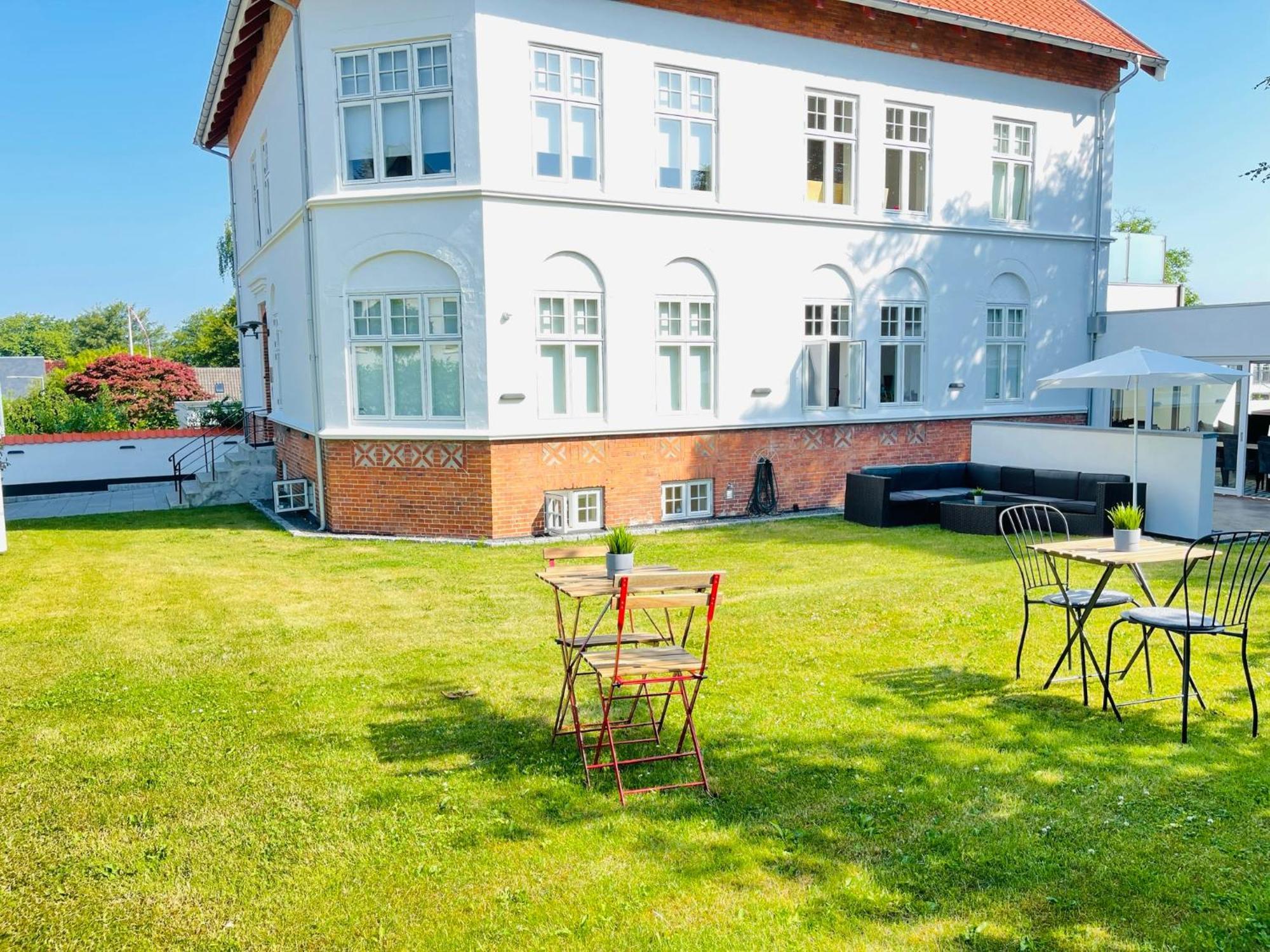 Aday - City Central Mansion - 1 Bedroom Apartment With Garden オールボー エクステリア 写真